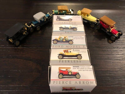 Cars from the past: Oakland, Reo, Ford Model T, Peerless, Pierce Arrow toy cars - Image 1 of 4