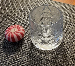 Candelabro de mesa de vidrio transparente de Navidad en relieve con árboles y copos de nieve - Imagen 1 de 3