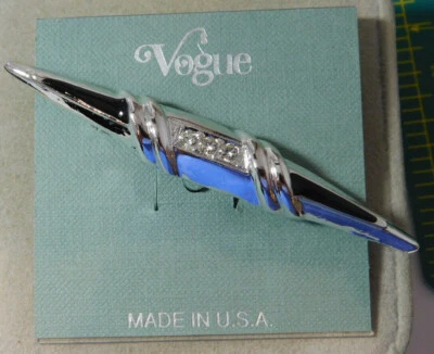 Nuovo Vecchio Stock Vogue Color Argento Strass Spilla Barretta Pin USA 7j 9 - Immagine 1 di 2