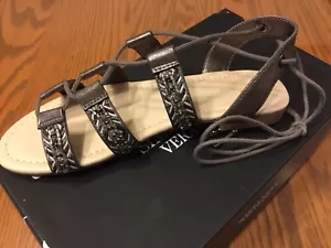 Women’s “Vera wang” SWF Lorie pewter Snadals, Size 6.5M - Picture 1 of 8
