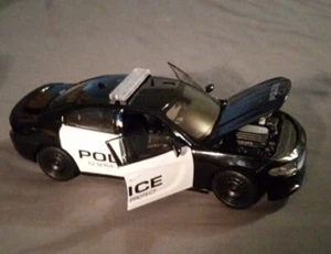Welly 2016 Dodge Charger R/T Police 1:24 Diecast Model Car - Picture 1 of 7