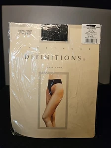 NUEVO CON ETIQUETAS Pet/Med DEFINITIONS Pantimedias NY Tanga Panty ULTRA TRANSPARENTE Negro 100-145 lb - Imagen 1 de 8