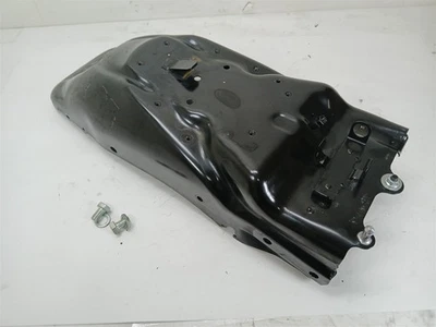 Крышка бака сиденья в сборе Harley-Davidson 2006 V Rod VRSCR 47923-06 - Изображение 1 из 4