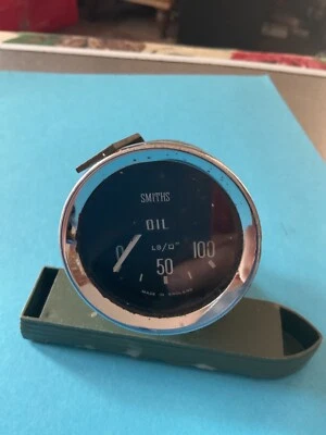 Smiths Classic Oil Pressure gauge.   52mm, mechanical, 0-100psi V bezel - Image 1 of 4