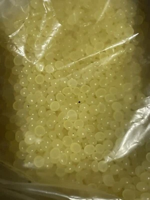 Pellets de pegamento adhesivo para fusión en caliente Paramelt para bandas de borde 35 lb Plastomelt LM 120 Foto 1 de 3