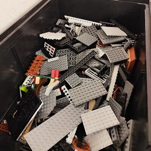 LOTTO LEGO SFUSI CASTLE CASTELLI GRIGI NERI E MARRONI - Imagen 1 de 1