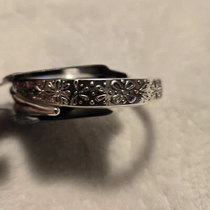 Napier New Silver Toned Embossed Floral Hinged Bypass Bracelet 8" Circumference - Picture 1 of 7