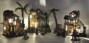 Vintage Bethlehem Dorf Weihnachtskrippe 3 Gebäude, 2 Palmen, 9 Figuren - Bild 1 von 24