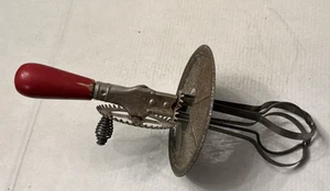 Vintage Butterdose Handmixer roter Holzgriff Hergestellt in den USA A und J Mixer 1923 - Bild 1 von 6