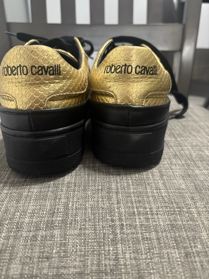 Zapatillas de plataforma Roberto Cavalli doradas con estampado de serpiente Foto 1 de 4