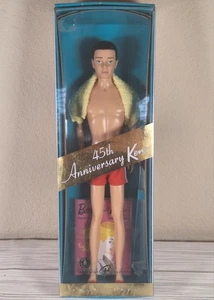 45th Anniversary Ken Doll NIB Gold Label 2006 Reproduktion von 1961 Ken Doll  - Bild 1 von 8