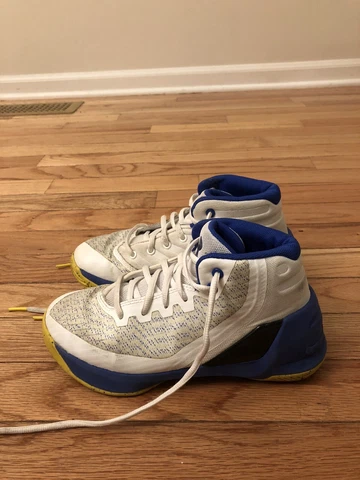 Steph Curry Golden State Warriors NBA Under Armour Youth Basketball Shoes 2.5Y Cover