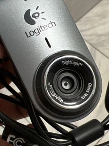 Logitech Quickcam V-UBV49 USB Web Cam Camera with Microphone and Clip Silver - Afbeelding 1 van 4