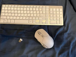 Recharbable Keyboard / Mouse - Picture 1 of 1
