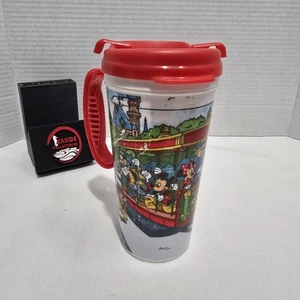 Taza de viaje recargable aislada Disneyland Resort personajes en carrito - Imagen 1 de 7