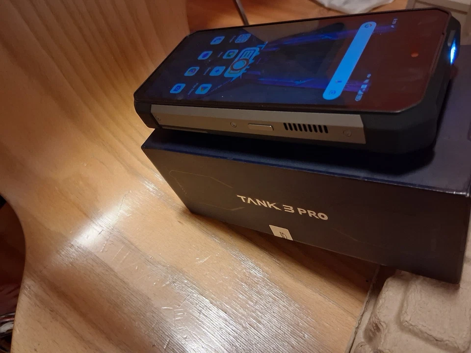 Unihertz Tank 3 Pro 5G Rugged Phone 100LM Projector 36GB+512G 200MP/Night Vision - Image 1 of 4