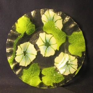 Morning glory pattern Sydenstricher fused glass 6" diameter plate - Picture 1 of 3
