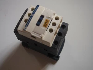 Relay Relais TELEMECANIQUE LC1 D09 B7 24VAC - Picture 1 of 5