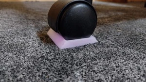 Gaming/ Bürostuhl Chock Wheel Stop - UV Glow - Hartbodenversion - Bild 1 von 5