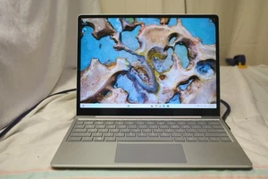 Microsoft Surface Laptop Go 1943 i5-1035G1 1,0 GHz 8 GB RAM 128 GB SSD - Imagen 1 de 9