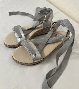 UGG Australia Espadrilles metallic silberne Sandalen Mädchen Größe 13/31 - Bild 1 von 9