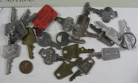 Lot of Vintage Small Keys Luggage Keys Cover