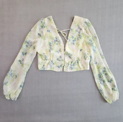 Blusa corta Forever 21 para mujer manga larga estampado floral marfil talla M nueva sin etiquetas Foto 1 de 4