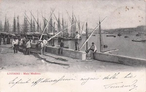 1298) CARTOLINA LIVORNO MOLO MEDICEO ANIMATA VIAGGIATA - Picture 1 of 2