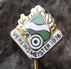 Distintivo Spilla Campione Club Associazione Difesa Tedesca Tiro Renania 1976 - Foto 1 di 4