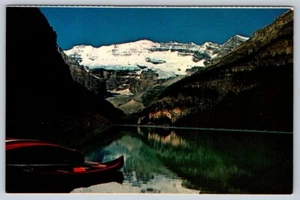 Lake Louise & Victoria Glacier, Alberta, Red Canoes, Vintage Chrome Postcard - Bild 1 von 2