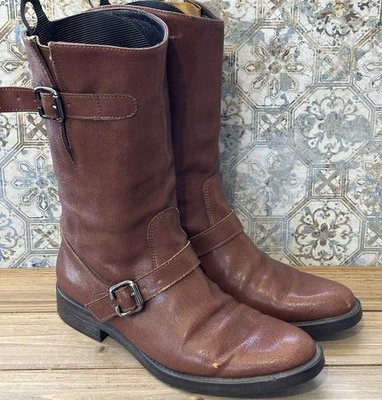 Botas Studio Pollini de cuero marrón con hebillas de media pantorrilla para mujer 9/39 Foto 1 de 4