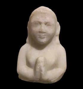 Antique India, A White Marble Bust Fragment of a Hindu Goddess - Temple Statue - Picture 1 of 5