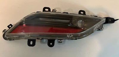 Luz trasera izquierda intermitente parachoques OEM 20-22 Toyota Venza Foto 1 de 4