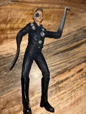 2001 McFarlane Toys Movie Maniacs Series 4 Terminator 2 T2 T-1000 7 inch Figure - Image 1 of 4