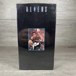 Aliens VHS Fox Video Sigourney Weaver James Cameron Sci-fi Classic Sealed! - Foto 1 di 6