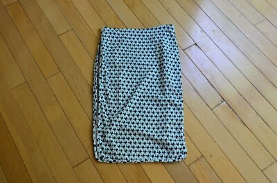 Saia Diane von Furstenberg azul e preta estampa geométrica zíper lateral "Noemi" tamanho 2 - Imagem 1 de 4