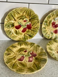 4 SARREGUEMINES FRENCH BARBOTINE MAJOLICA FRUIT DESIGN DESSERT PLATES FRANCE - Picture 1 of 12