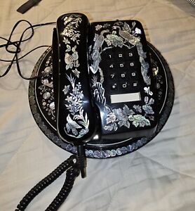 Téléphone vintage d'occasion noir Japon coréen fleur rose nacre