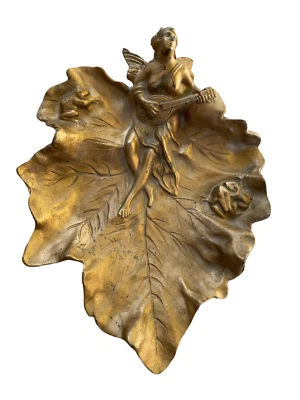 ANCIEN PORTE SAVON EN FONTE TABLEAU DE FEMME SEIN NUE MUSIQUE GRENOUILLE  - Photo 1/2