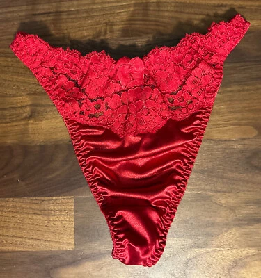 复古 Victoria Secret 缎面第二皮肤高腿丁字裤内裤小号红色蕾丝 — 第 1/4 张图片