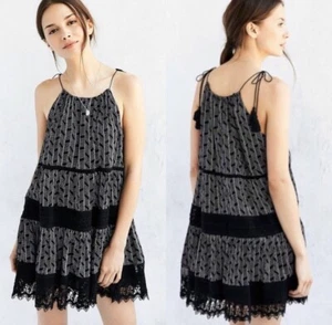 Kimchi Blue Black La Palma Lace Halter Dress Sleeveless Geometric S - Picture 1 of 8