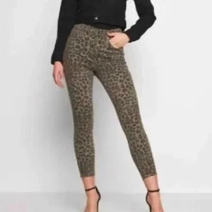 Neu mit Etikett Good American Salbei Leopard gute Taille Crop 8 - Bild 1 von 10