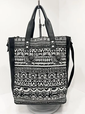 BOLSO DE HOMBRO ARTESANAL SAKROOTS PEACE SENIE BLANCO Y NEGRO BOLSO EXTENSIBLE Foto 1 de 4