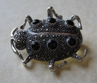 SPILLA COCCINELLA IN ARGENTO CON MARCASITE E ONICE ORIGINALE VINTAGE - Immagine 1 di 2