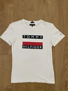 Tommy Hilfiger Older Boys White Cotton T-shirt Logo At Front Size 12 Yrs 152 cm - Picture 1 of 22