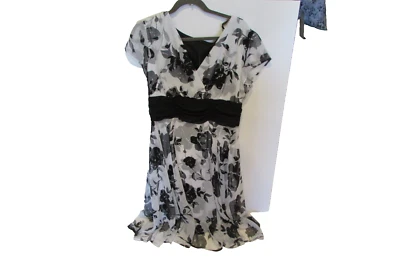 Vestido floral Annected Apparel - Imagem 1 de 4