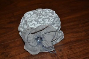 I4- New w/o Tags Gray & White Hat w/ Flower & Feather Size 3/6 Months - Picture 1 of 3