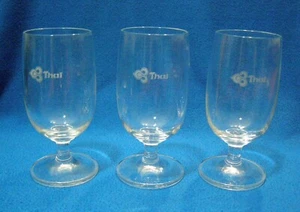 3 Thai Air Airline Stiel First Class Weingläser 4 1/4" hoch Logo seitlich geätzt - Bild 1 von 3