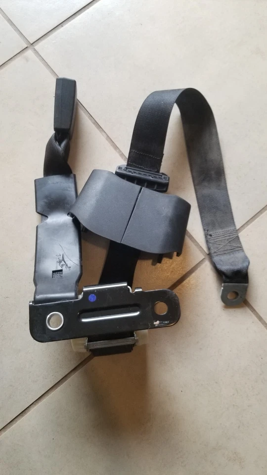 Cinturón de seguridad central trasero con retractor, P5KQ121DVAB, 09-12 RAM 1500 2500 3500 OEM  Foto 1 de 4