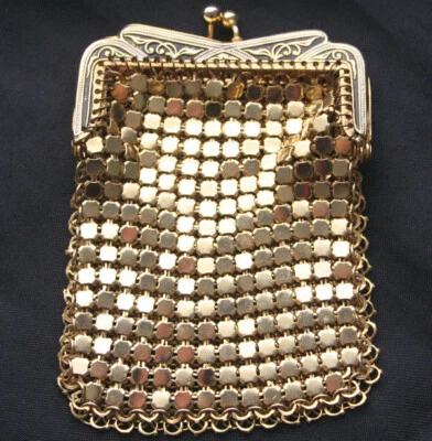 Mini bolso monedero vintage de malla metálica dorada  Foto 1 de 4